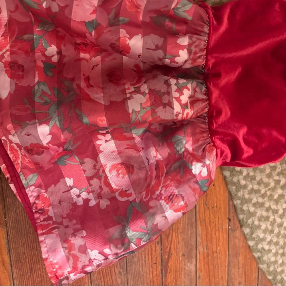 Beautiful holiday  Red floral Dress by the children’s place size 4T